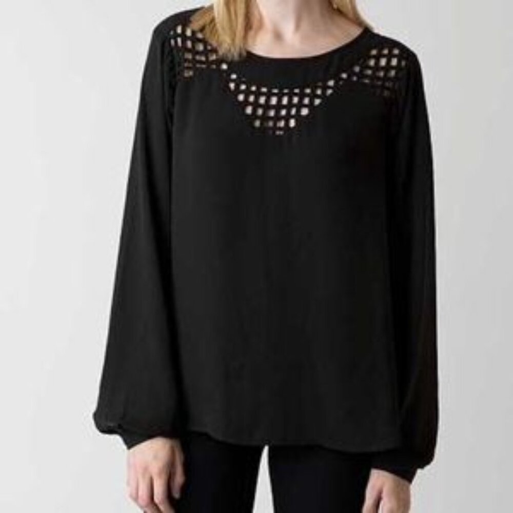 BKE Red Slight Scoop Weaved Long Sleeve Blouse in Black